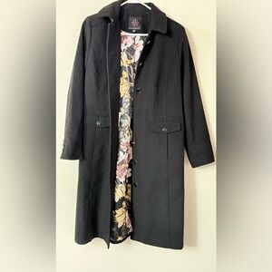 Isaac Mizrahi Black Trench Coat with Floral Lining, Single Breasted, size 10
